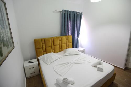 Double Room with Balcony (3 Adults) image 10