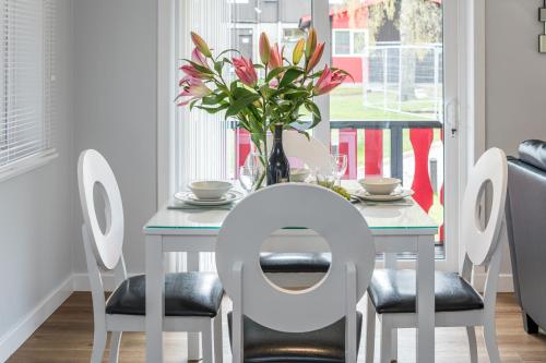 High Range Self-Catering Chalets - image 14