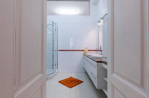 Historic & Luxurious by JR City Apartments