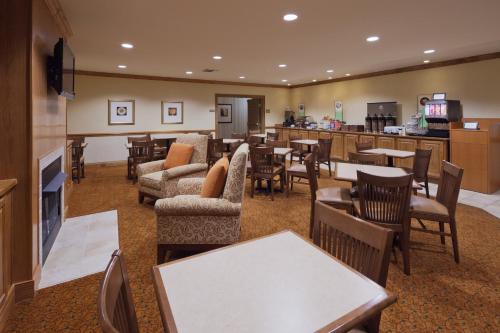 餐廳, 薩拉蘭麗怡套房酒店 (Country Inn & Suites by Radisson, Saraland, AL) in 薩拉蘭德 (AL)