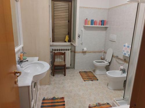 Bathroom, Appartamento per una rilassante vacanza immerso nel verde in Miglianico
