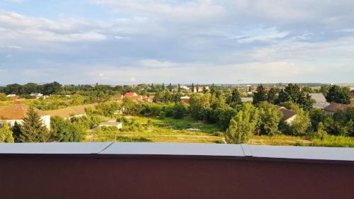 Sunrise apartment - Central 2 Bedrooms & free parking - image 4