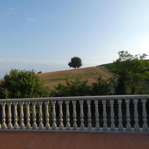 Balcony/terrace, Villa lussuosa con piscina e giardino 350m2 in Montottone