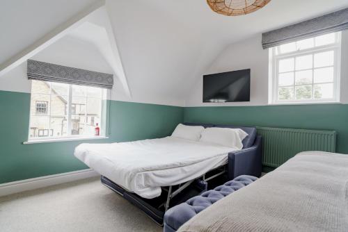 1 king bed, 1 sofa bed