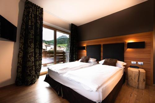 Double or Twin Room with Mountain View