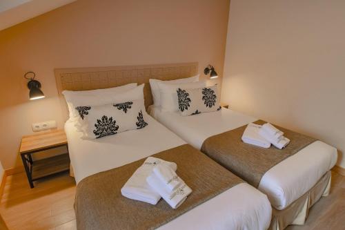 2 twin beds