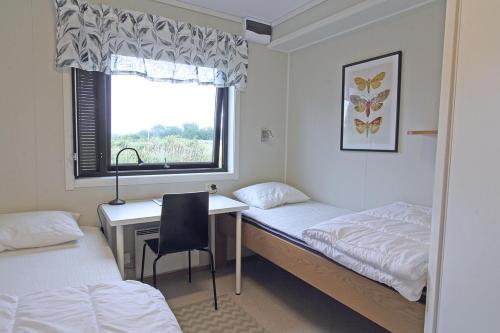 2 twin beds