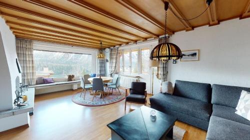 Apartment with Lake View