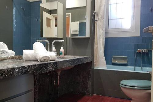 Double Apartment - Athens Center 7 BD 3 BATH - image 8