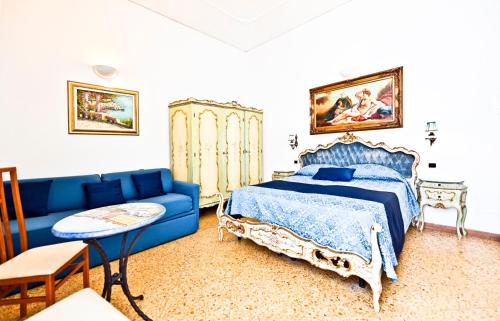 1 queen bed, 2 twin beds