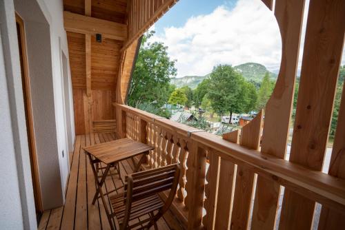 شرفة/ تراس, Guesthouse & Camping Danica Bohinj in بوينجسكا بيستراسا