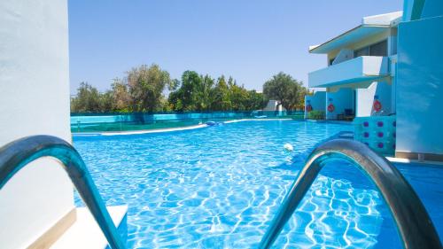 Deluxe Suite Swim Up
