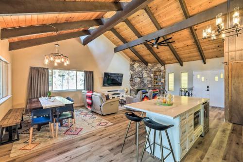 Pine Mountain Cabin W/ Hot Tub, 2 Mins To Marina! - California