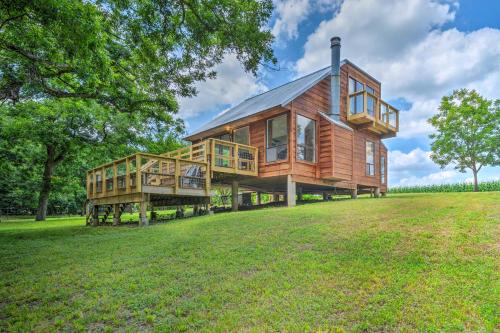 Idyllic Cabin with Private Yard, 9 Mi to Taylor - Hutto