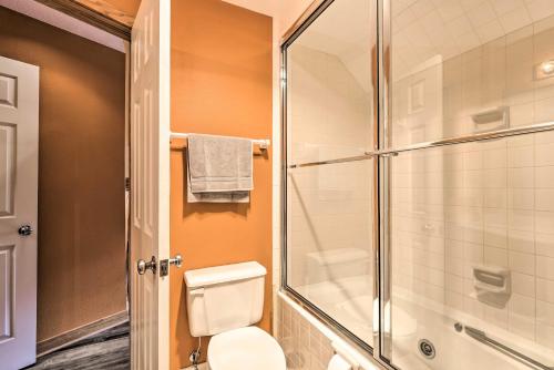 Waterfront Condo with Pool Less Than 2 Mi to Keystone! - image 10