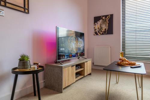 Contemporary city centre pad w/ fast wifi/parking
