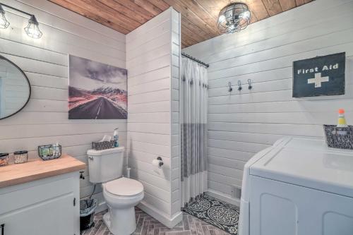 Chic and Modern Cabin Escape by Pinecrest Lake - image 8