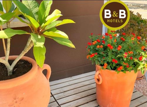 B&B Hotel Toulon Ollioules B&B Hôtel Toulon Ollioules is perfectly located for both business and leisure guests in Ollioules. Both business travelers and tourists can enjoy the propertys facilities and services. Service-minde