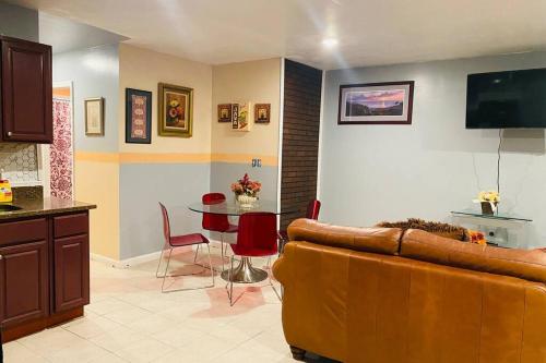 2 Bedroom Cozy Home Near EWR/NYC