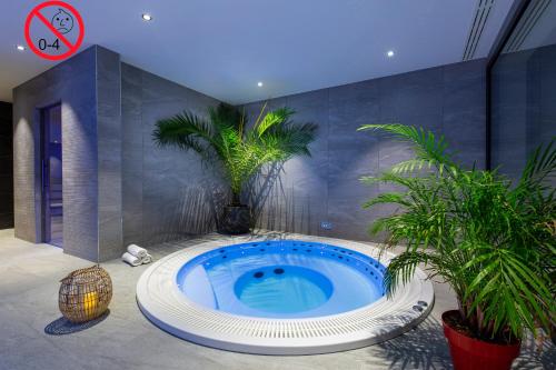 Pezsgőfürdő, Hotel L'Escale - Piscine & SPA in Escalles