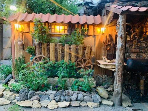 Garden, Alashkert Guesthouse ,Ալաշկերտ Հյուրատուն in Gyumri
