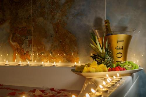 Deluxe Suite with Spa Bath image 8