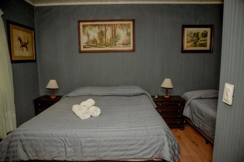1 double bed, 1 twin bed