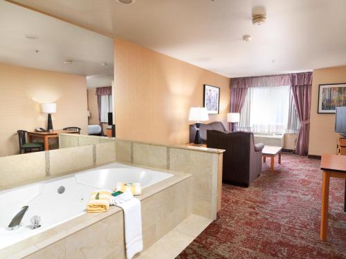 King Room with Spa Bath 