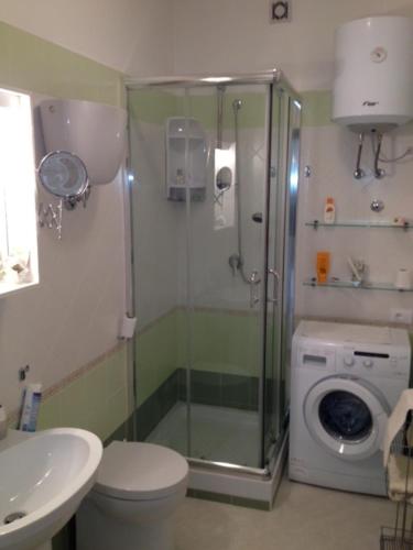 Pizzo Beach Club. One bedroom apt 13G