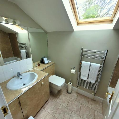 Bathroom, Loch Lomond Finnich Cottages in Drymen