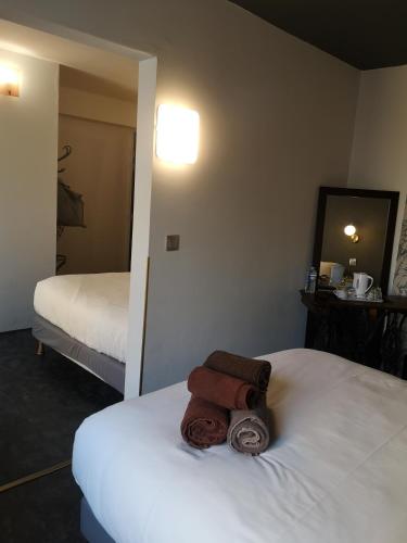 2 double beds