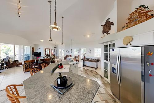 Kona Sunsets Vistas Villa - Huge Ocean-View Lanai home - image 4