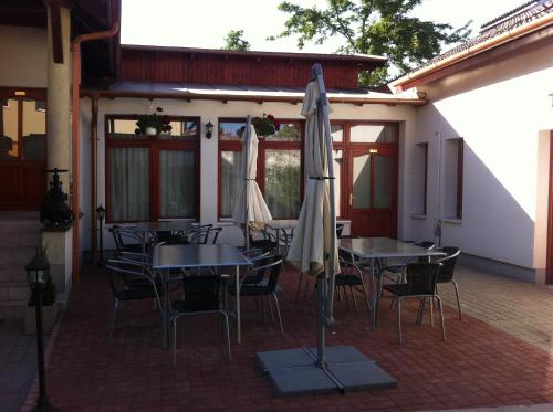 Facilities, Pilota Panzio in Eszaki Varos