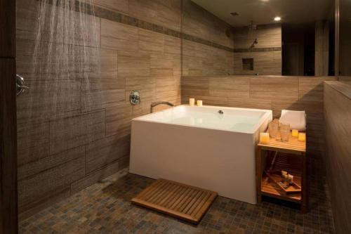 Postmarc Hotel and Spa Suites image 38
