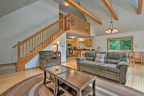 Lakeside Camelot Chalet 3 Mi to Jack Frost Skiing in Blakeslee, USA