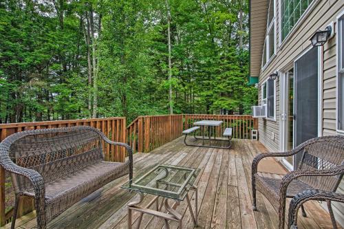 Lakeside Camelot Chalet 3 Mi to Jack Frost Skiing in Blakeslee, USA