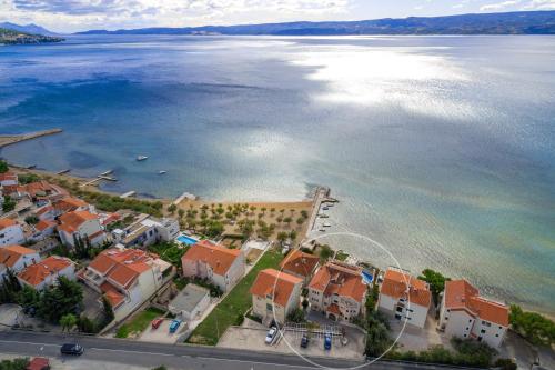 Apartment Aria with private heated pool in Duce