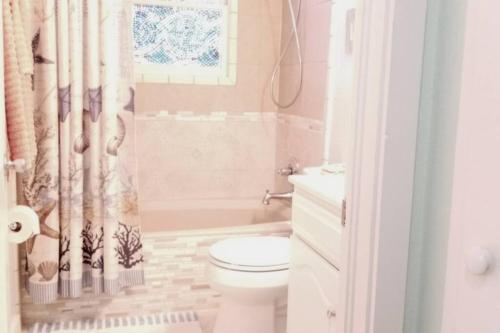 Little Pink Beach Bungalow!