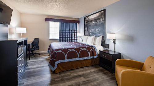 Super 8 by Wyndham Neillsville WI - image 10