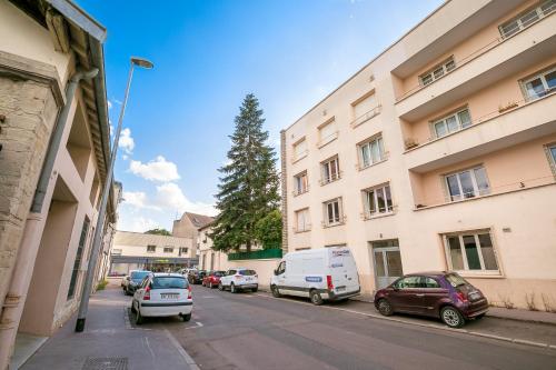 Appartement Climatisé 7mn Centre Ville 95M2 4 Adultes Bébé Garage Sous sol Arrivée Autonome - image 3