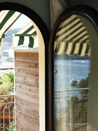 Flisvos sea view rooms
