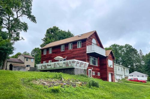Lakeside Berkshires Home Near Hiking and Skiing - image 4