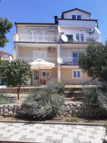 Apartments with a parking space Novi Vinodolski - 15412 