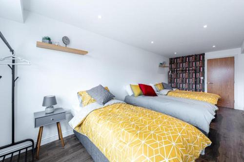 homely - Watford Central Apartments (Warner Bros Studio)