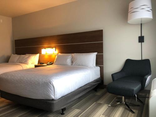 Holiday Inn Express & Suites Madison