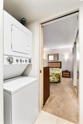 Waikiki Beach Condominiums - image 9