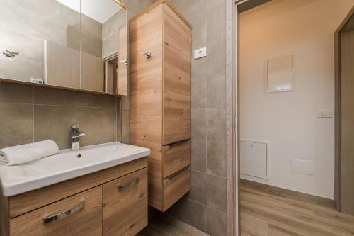 Three-Bedroom Villa image 8