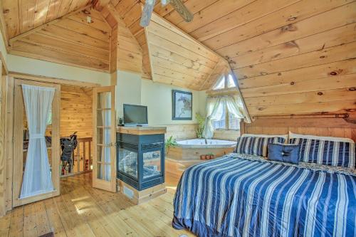 Resort Cabin with Fire Pit Golf, Hike and Play! in Muskegon