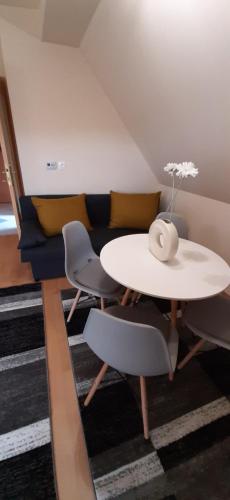 NAPKŐ APARTMAN (NAPKO APARTMAN) in อักฟัลวี อูตี ลาโกเตเลป