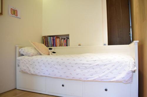 Incredible 2-Bedroom Flat in South Kensington - main image